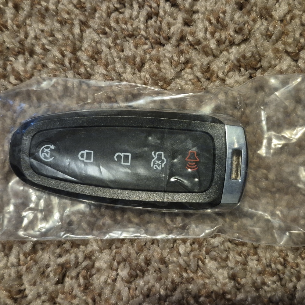 NIP Car Keys Express Keyless Remote Case - Picture 2 of 4